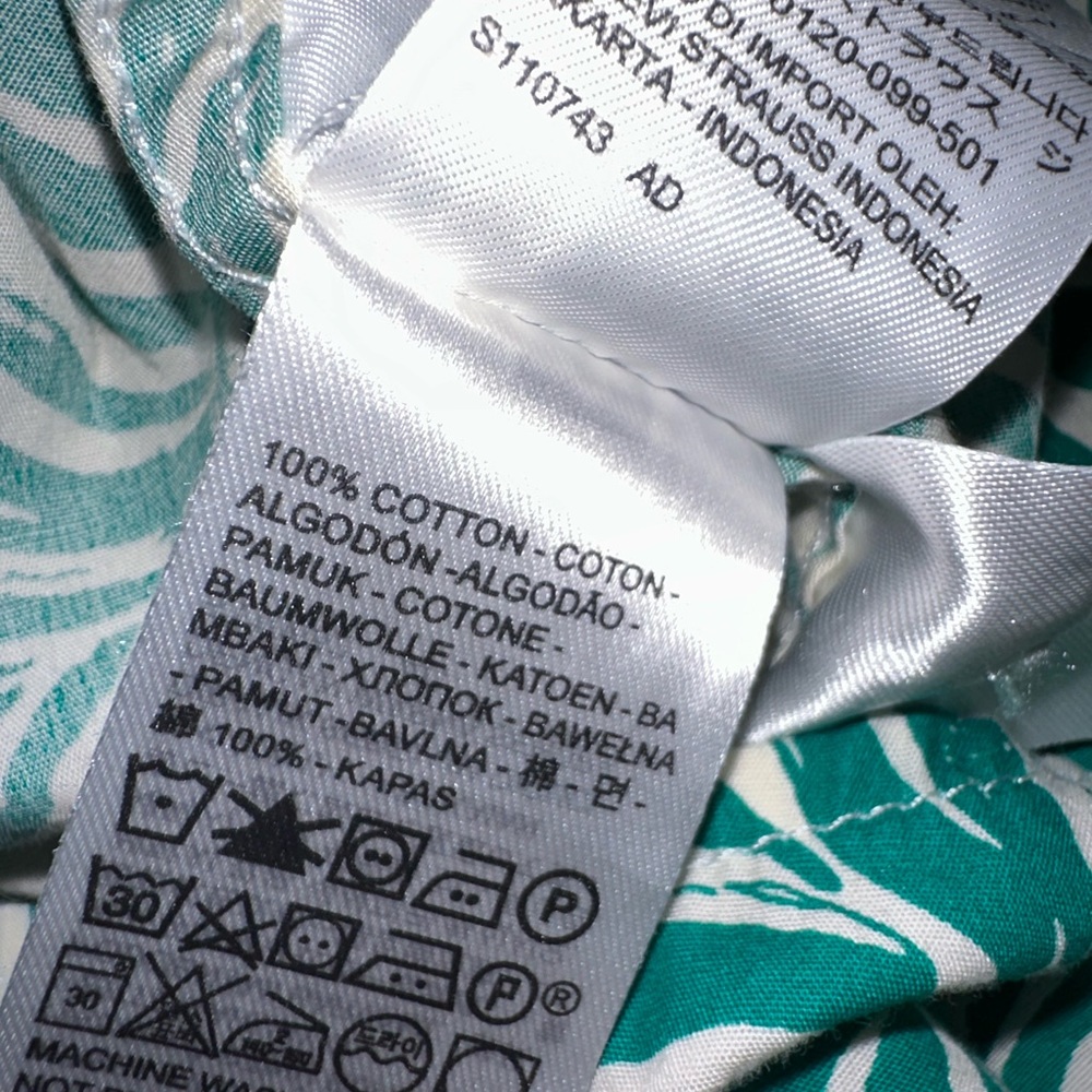 Levi’s leaf button down 🌿 - Picture 7 of 8